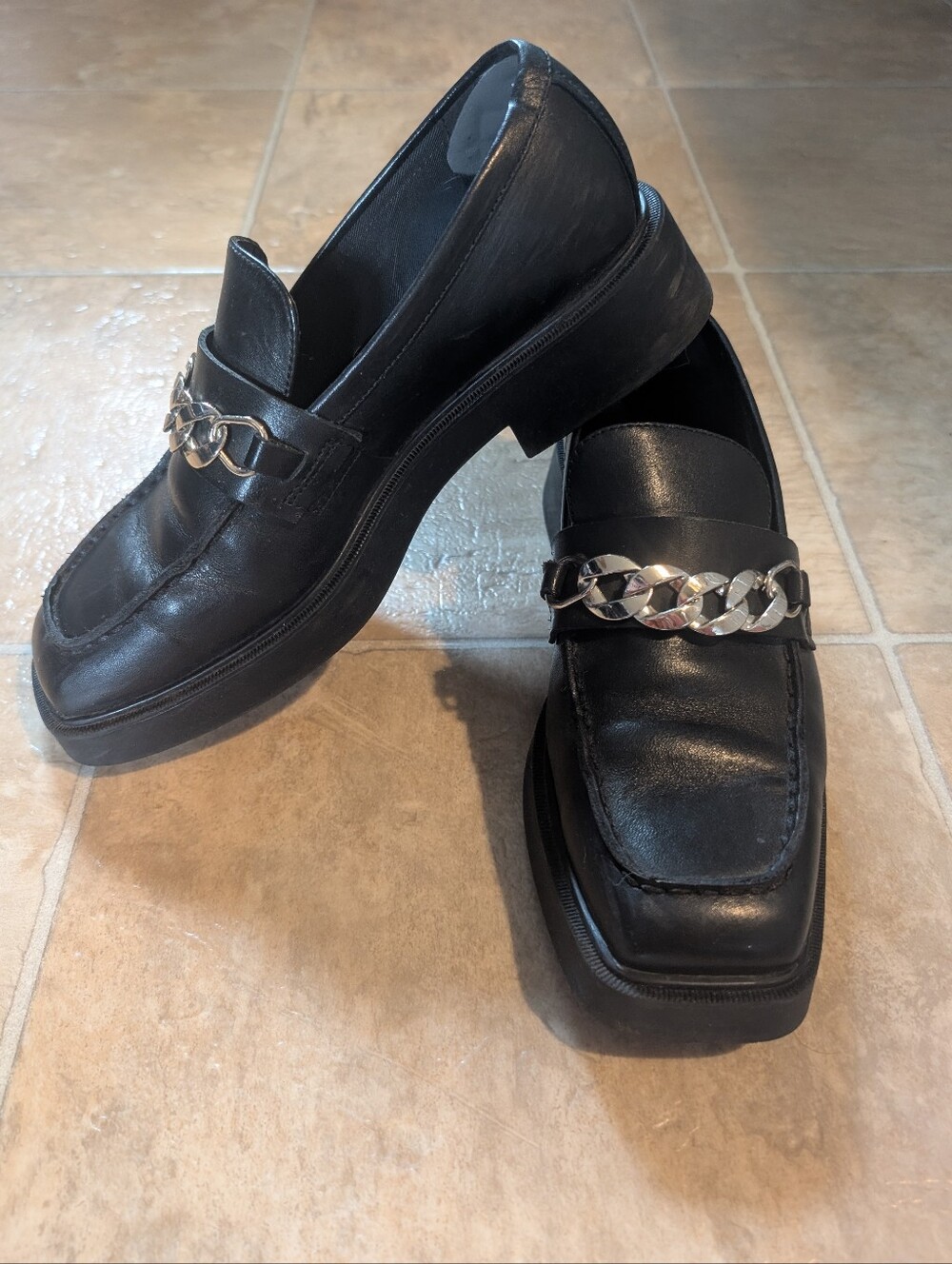 Vagabond Jillian Loafer / Black Leather Lug-Sole